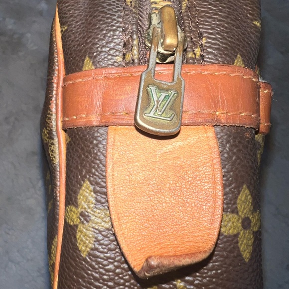 Authentic Louis Vuitton Monogram Cosmetic Clutch | Vintage - Picture 12 of 16